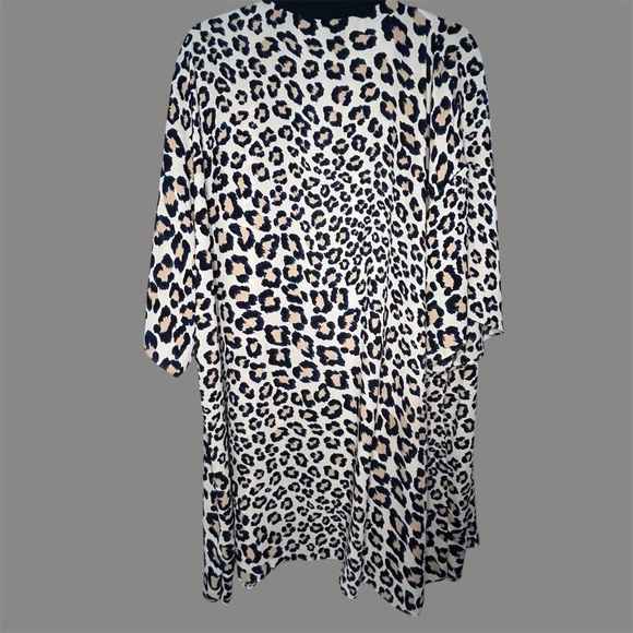 Victoria's Secret Animal Print Kimono with Black Trim - Picture 3 of 6